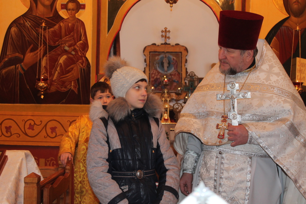В храме Преображения Господня в Красном совершена Литургия для детей
