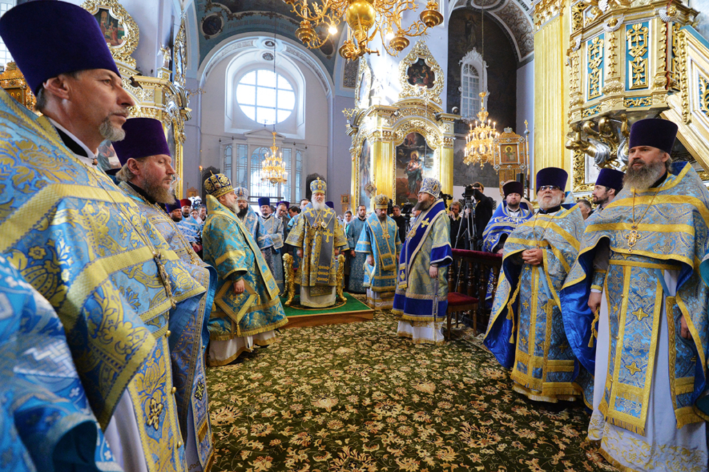 Патриарший визит в Смоленскую митрополию. Литургия в Успенском соборе Смоленска