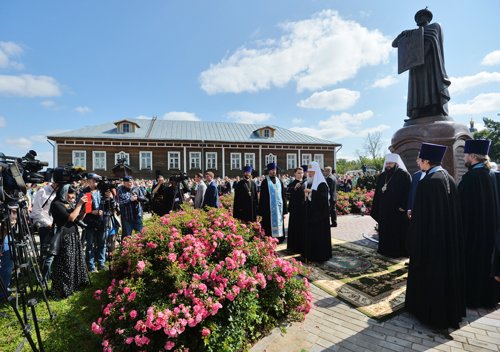 Патриарший визит в Смоленскую митрополию. Литургия в Успенском соборе Смоленска