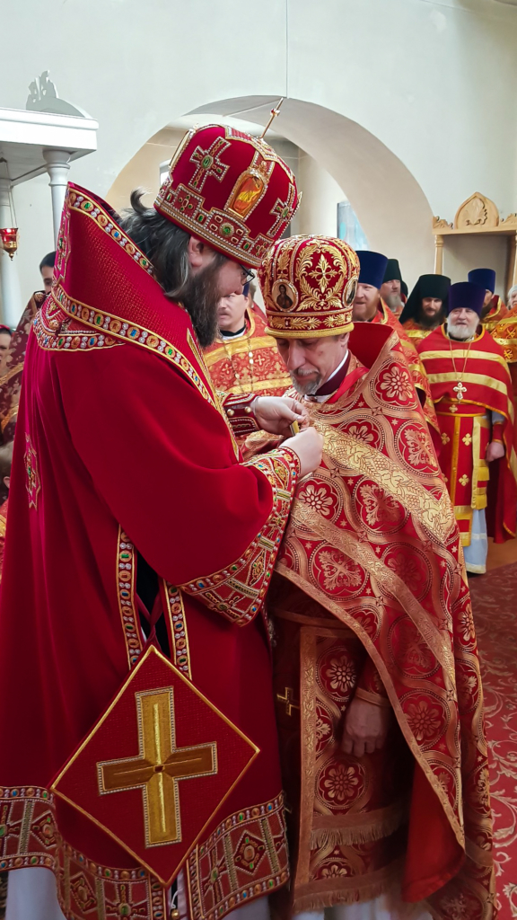 Архиерейское богослужение в Рославле. Поздравление духовенства епархии с Пасхой