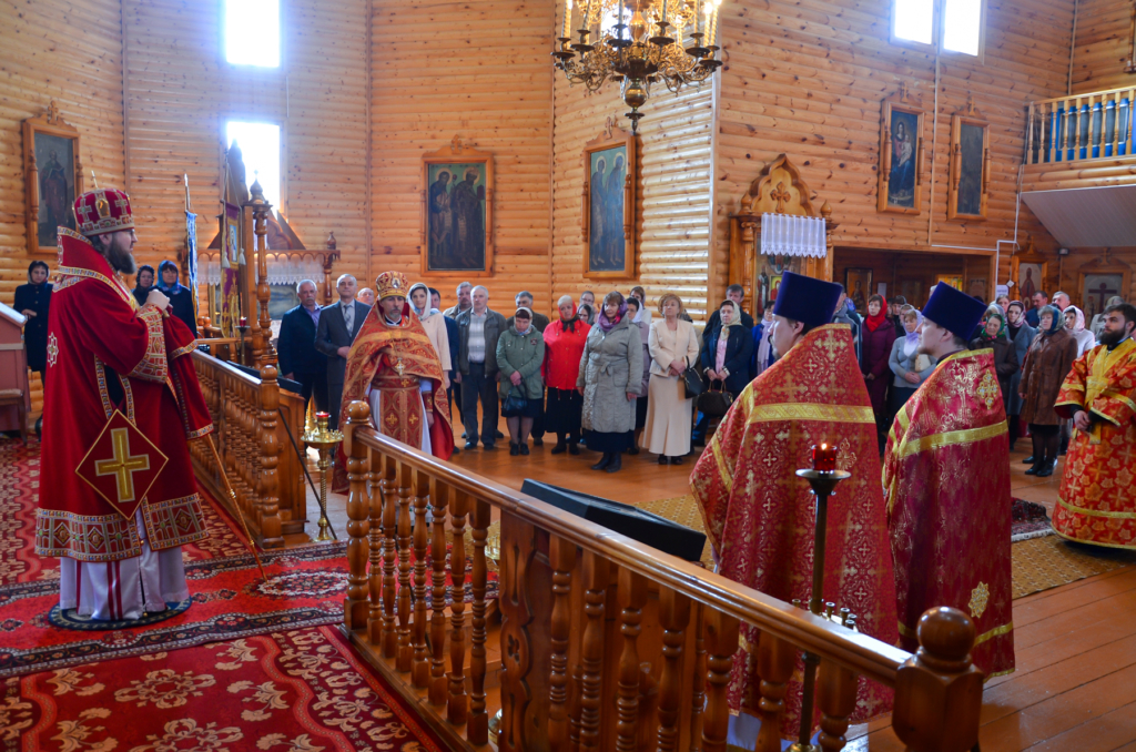 Епископ Мелетий совершил Божественную литургию в Борисоглебском храме поселка Хиславичи