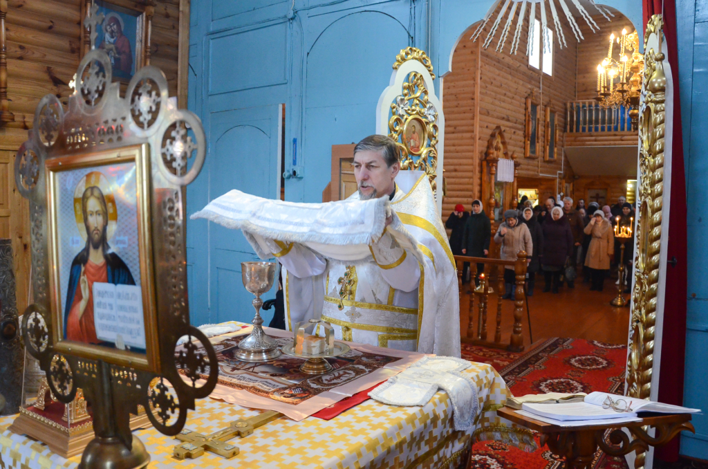 В праздник Крещения Господня в Хиславичах совершена Литургия и чин великого освящения воды