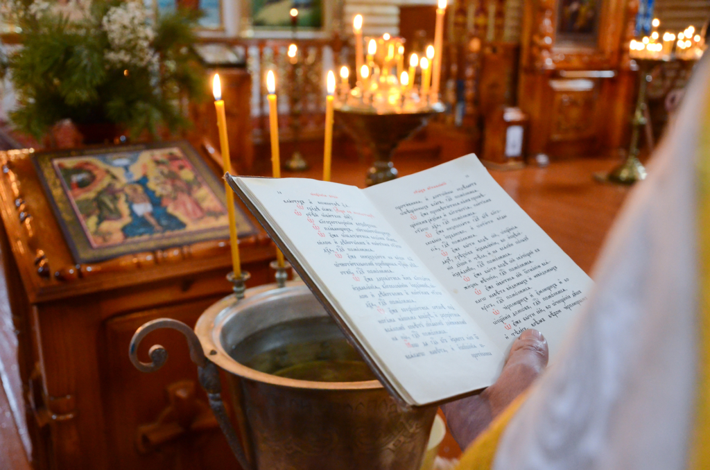 В праздник Крещения Господня в Хиславичах совершена Литургия и чин великого освящения воды