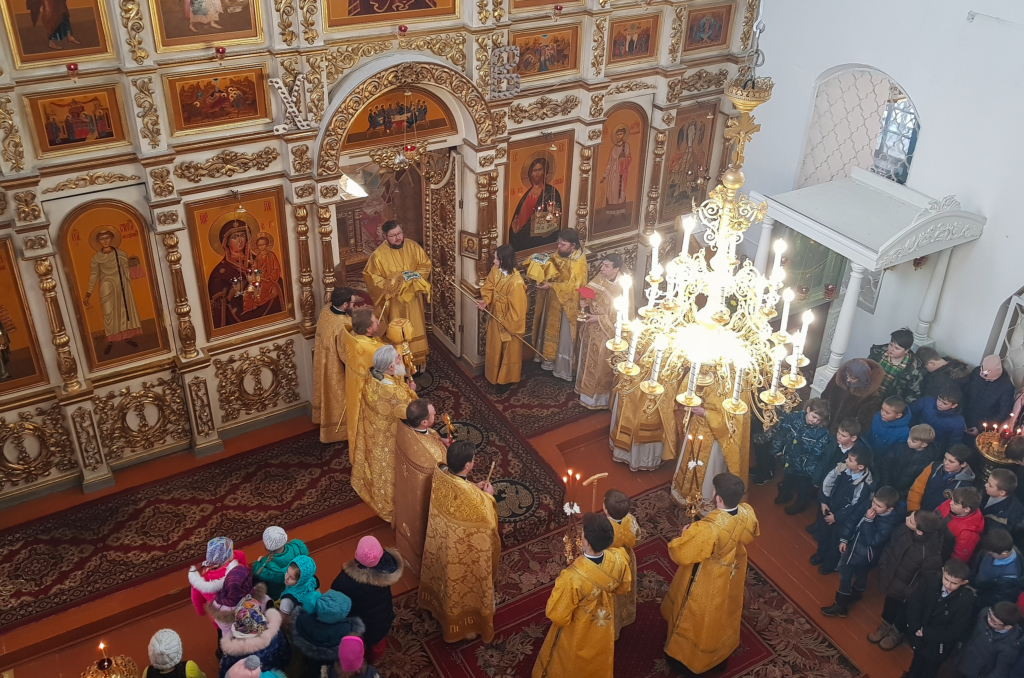 Божественная литургия в городе Рославле. Поздравление Преосвященного Мелетия с тезоименитством
