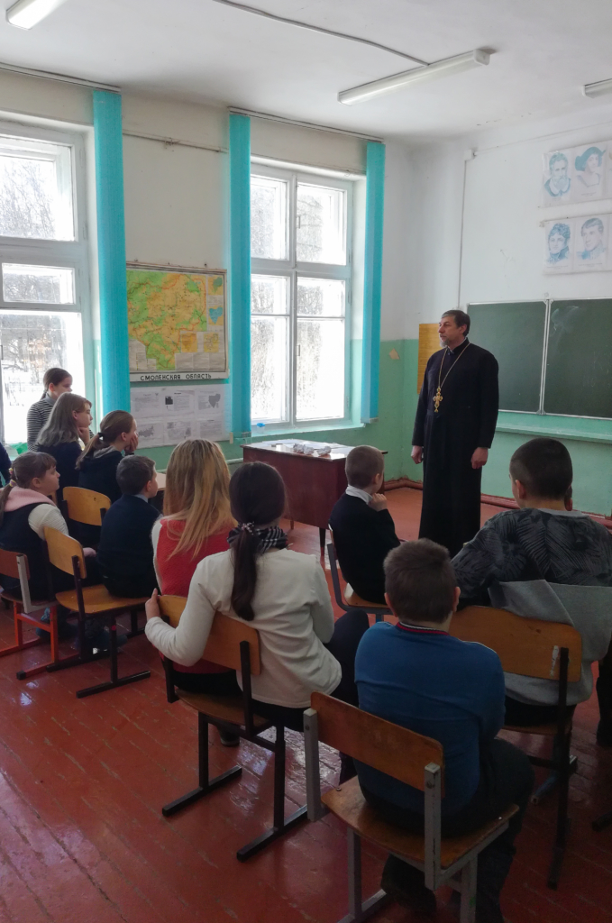 Благочинный округа провел урок словесности в Череповской школе