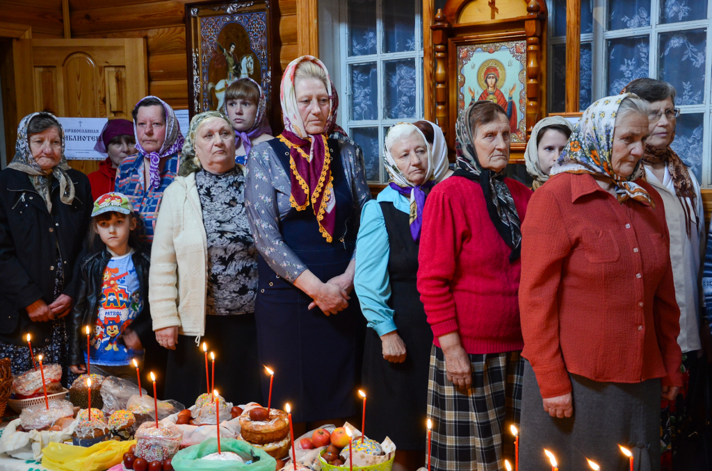 Благочинный Хиславичского округа освятил пасхальные яства