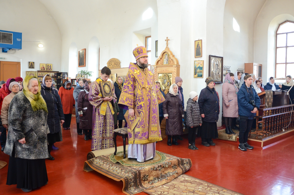 Епископ Мелетий совершил Божественную литургию в Монастырщине