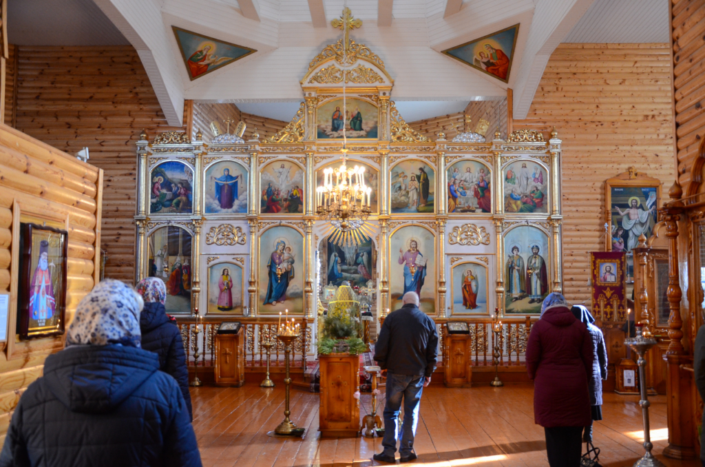 Божественная литургия в Крестопоклонную неделю в Хиславичах