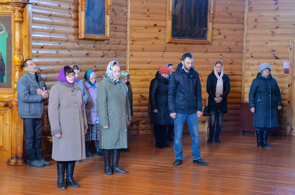 Божественная литургия в Крестопоклонную неделю в Хиславичах