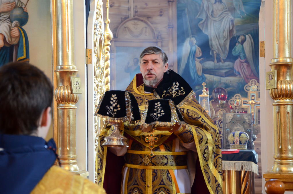 Божественная литургия в Крестопоклонную неделю в Хиславичах