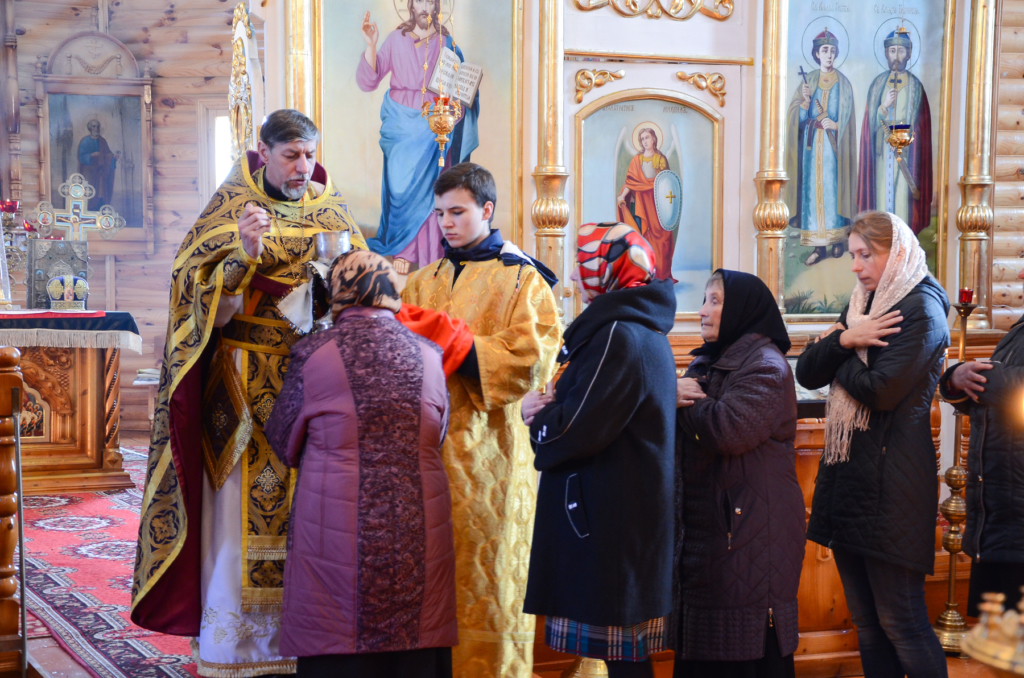 Божественная литургия в Крестопоклонную неделю в Хиславичах