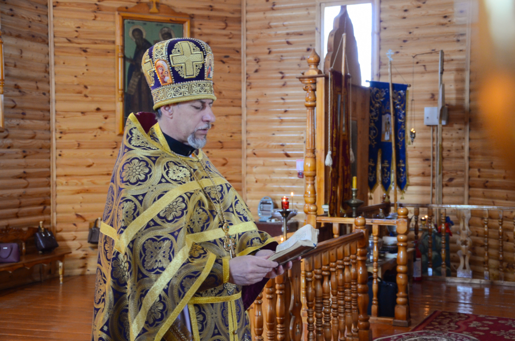 Божественная литургия в Крестопоклонную неделю в Хиславичах