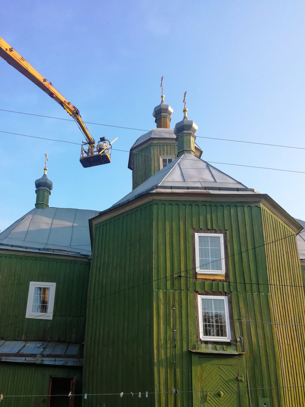 В Борисоглебском храме поселка Хиславичи произведена замена окон