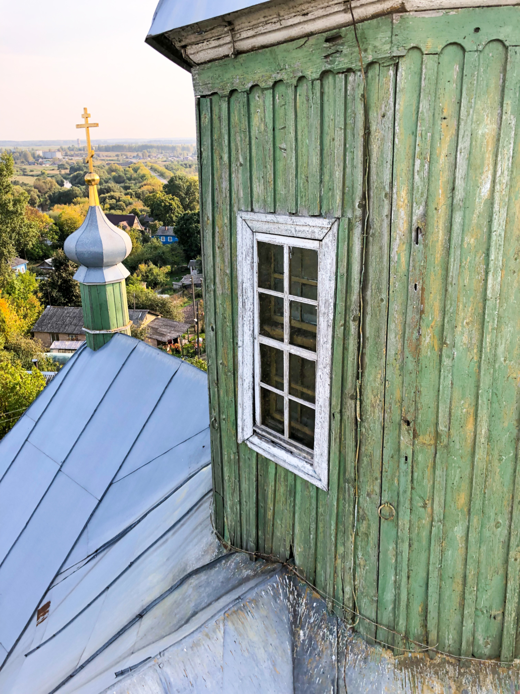 В Борисоглебском храме поселка Хиславичи произведена замена окон