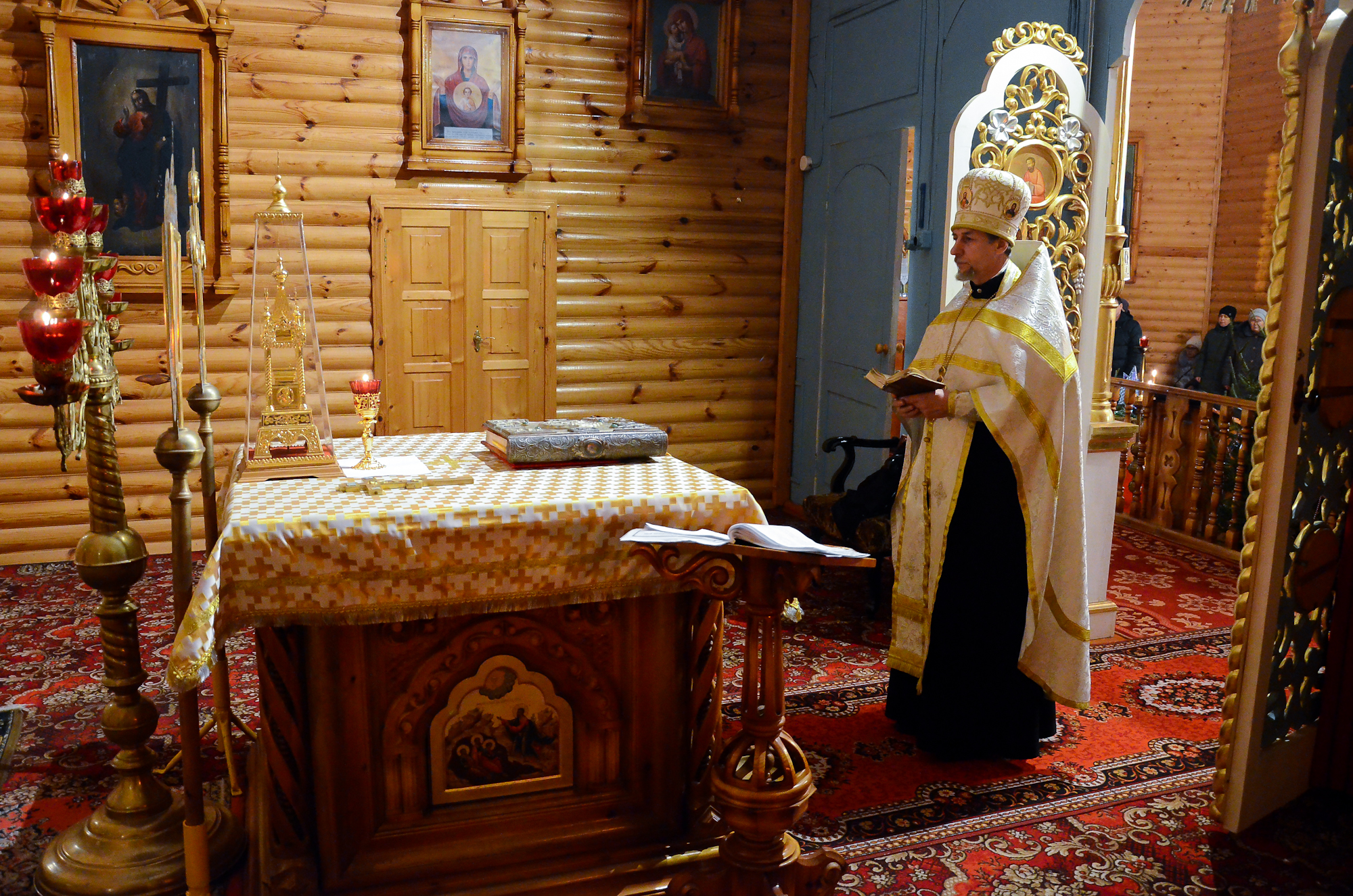 Великое повечерие и утреню Рождества Христова отслужили в Хиславичах