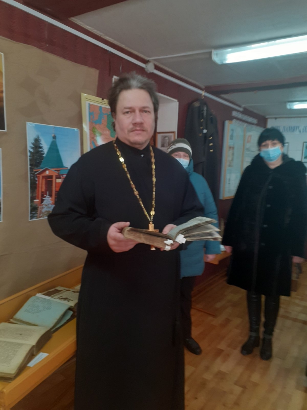 В Монастырщине открылась выставка старинных книг
