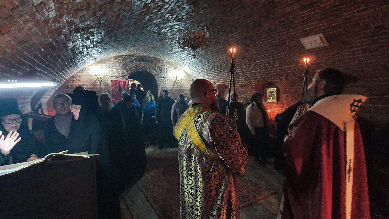 Архиерейская Литургия Преждеосвященных Даров в Корсиках