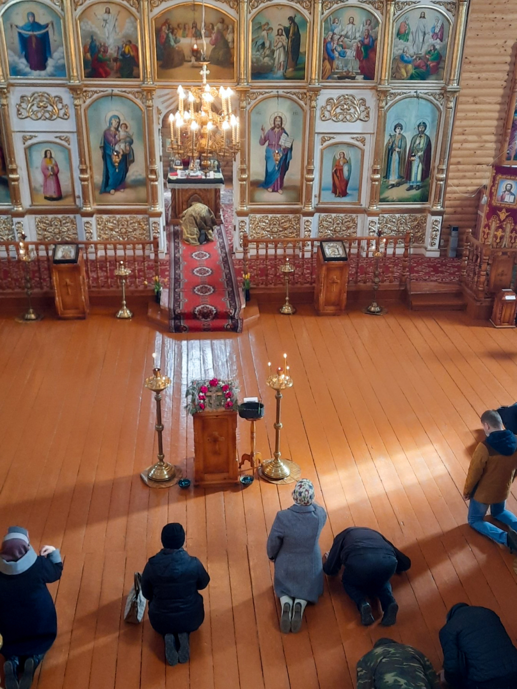 Божественная литургия в Неделю Крестопоклонную в Хиславичах