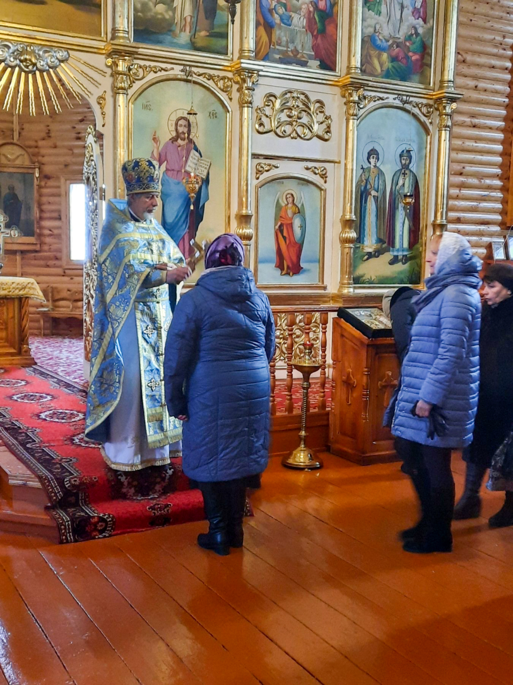 В Хиславичах отслужена Божественная литургия в праздник Введения во храм Пресвятой Богородицы