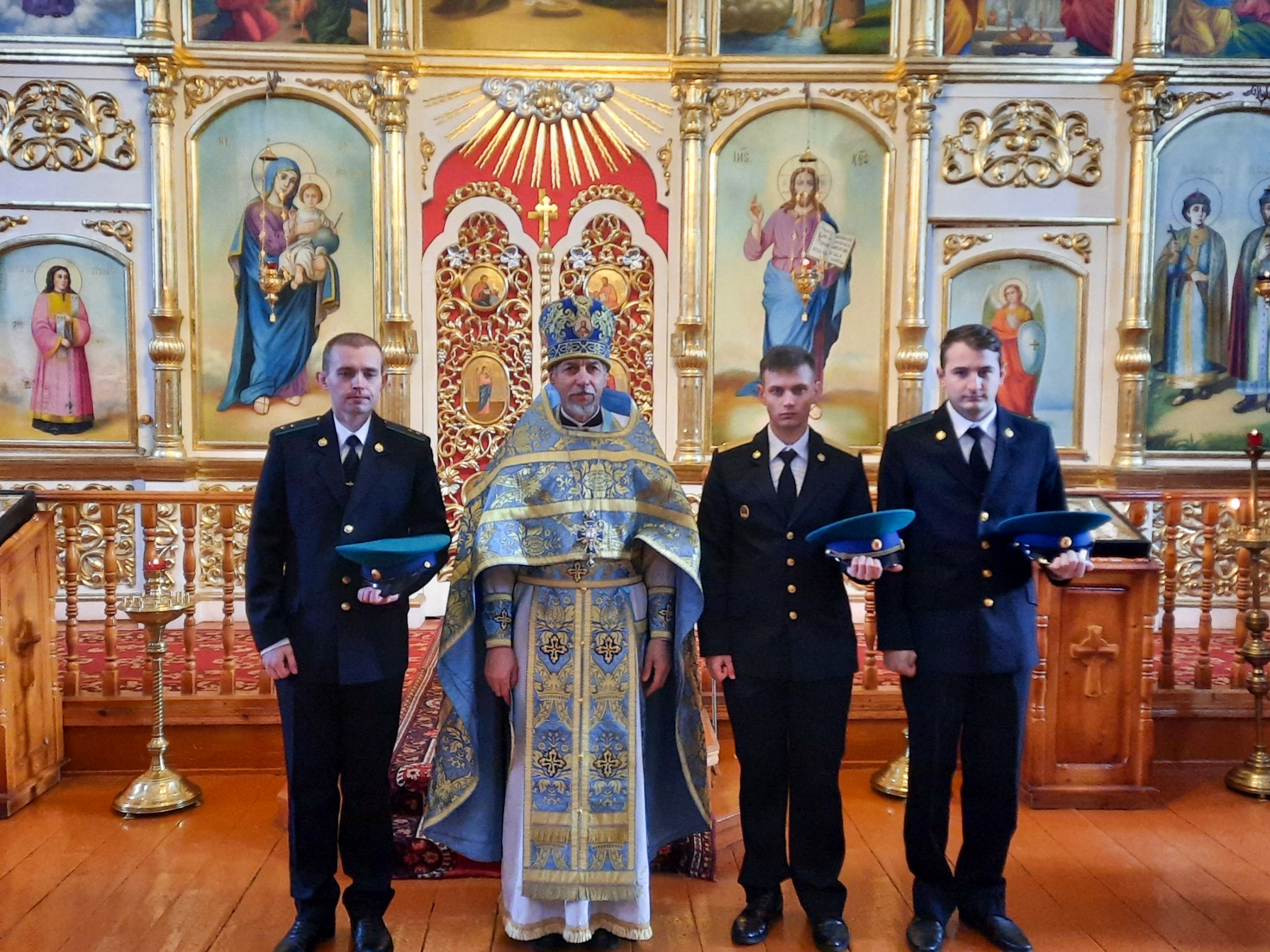 В Хиславичах отслужена Божественная литургия в праздник Введения во храм Пресвятой Богородицы